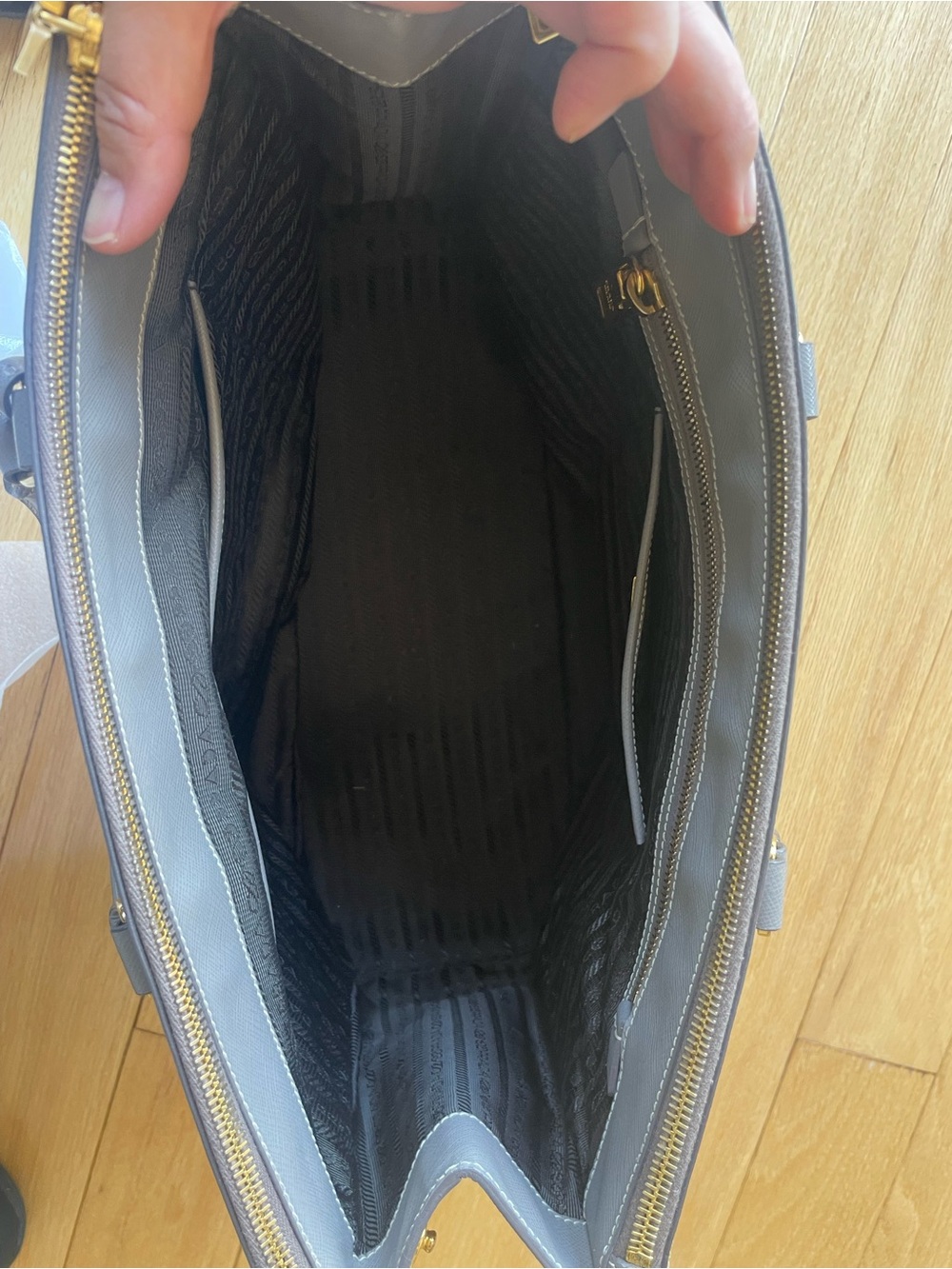 Authentic Prada Galleria Saffiano Leather Tote in grey gold hardware - Picture 4 of 8